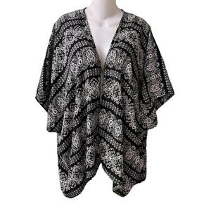 Romeo & Juliet Couture Black & White Paisley Print Kimono Duster Size Medium